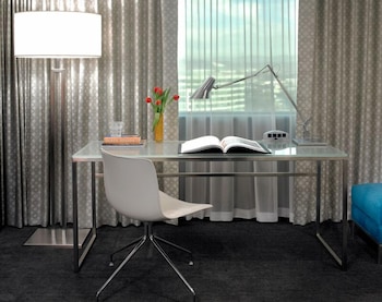 Superior Room, 1 King Bed, Mountain View (Junior Suite)