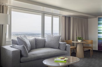 Premium Junior Suite, 1 King with Sofa bed, Mountain/Water Views