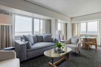 Superior Suite, 1 King Bed with Sofa bed, Mountain/Water View