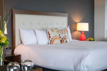 Superior Room, 1 King Bed, Mountain View (Junior Suite)