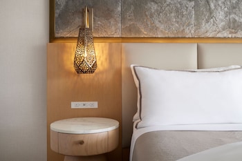 Room, 1 King Bed (City View)