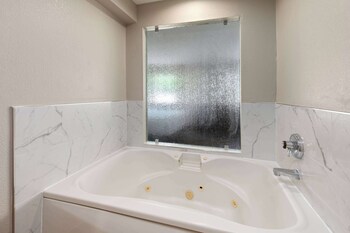 Royal Suite, 1 King Bed, Non Smoking (Countryside View)
