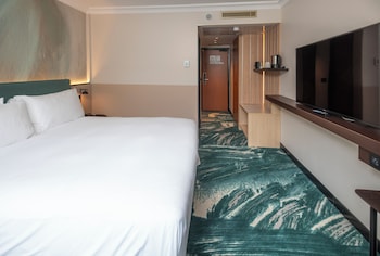 Premium Room, 1 King Bed with Sofa bed
