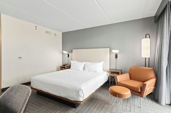 Room, 1 King Bed with Sofa bed, Hearing Accessible, Oceanfront