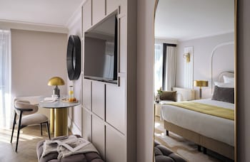 Signature Deluxe Double Room