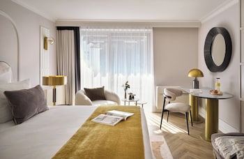 Signature Deluxe Double Room