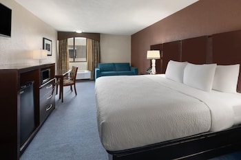 Suite, 1 King Bed, Non Smoking