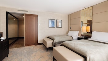 Premium Room, 1 King Bed, Club Lounge Access