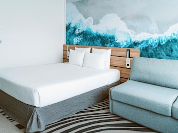 Standard Room, 1 Queen Bed with Sofa bed