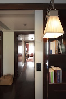 Suite, 1 King Bed (Leman)
