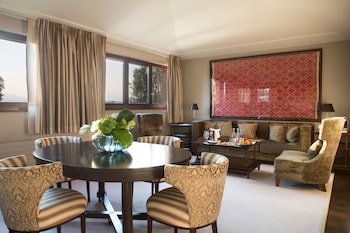 Suite, 1 King Bed (Reserve)