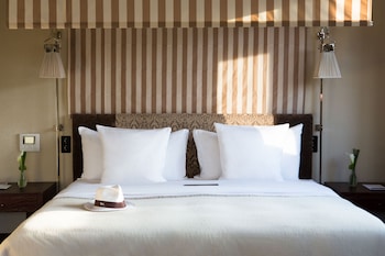 Suite, 1 King Bed (Reserve)