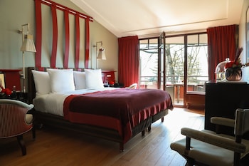 Deluxe Room, 1 King Bed, Lake View