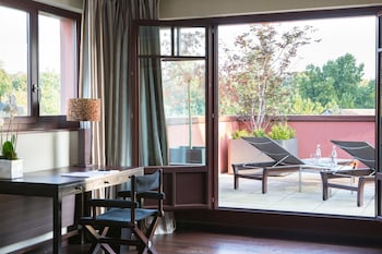 Suite, 1 King Bed (Reserve)