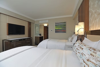 Classic Room, 2 Double Beds, Pool View