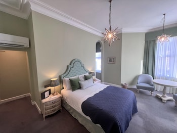 Suite, 1 King Bed, Non Smoking