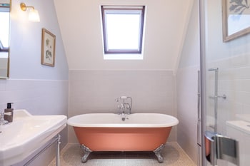 Suite, 1 King Bed, Balcony, Garden View