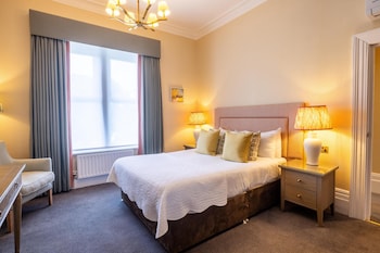 Suite, 1 King Bed, Non Smoking (Shower Only)