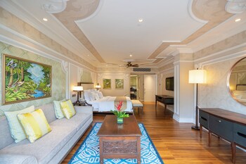 Club Suite, 1 King Bed, Club Lounge Access (Sanctuary)