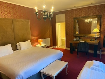 Family Room, 1 Double or 2 Twin Beds