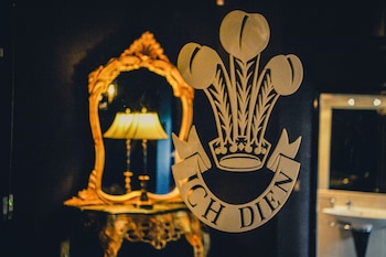 Deluxe Suite, 1 King Bed (Prince of Wales)