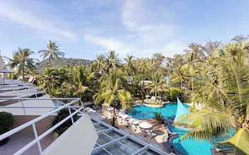 Suite, 1 King Bed, Pool View (Furnished Balcony)