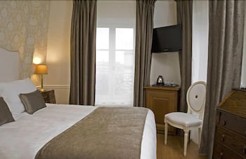 Deluxe Room (Eiffel Tower View)