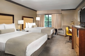 Standard Room, 2 Queen Beds, Pool Access