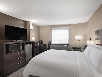 Standard Room, 1 Queen Bed, Accessible (Mobility)