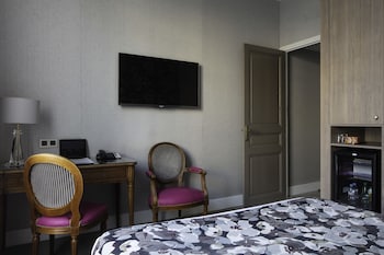 Double Room - Complimentary soft minibar,courtesy tray, Chromecast and digital press