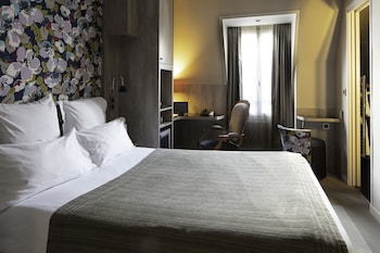 Single Room - Complimentary soft minibar,courtesy tray, Chromecast and digital press