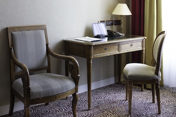 Superior Room, Garden Side - Complimentary soft minibar,courtesy tray, Chromecast and digital press