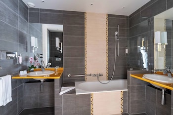 Superior Twin Room - Complimentary soft minibar,courtesy tray, Chromecast and digital press