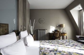Superior Room, Garden Side - Complimentary soft minibar,courtesy tray, Chromecast and digital press