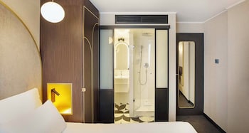 Superior Room, 1 Queen Bed, Non Smoking (Larger Room)