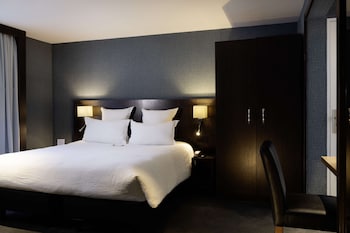 Deluxe Room, 1 King Bed, Non Smoking (with Single Sofabed;Larger Room)