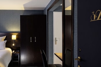 Family Room, Multiple Beds, Non Smoking (Larger Room;with Extra Bed)