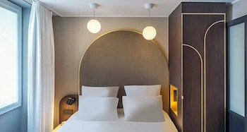 Superior Room, 1 Queen Bed, Non Smoking (Larger Room)