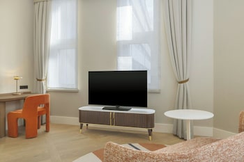 Junior Suite, 1 King Bed
