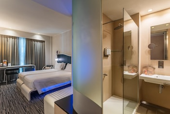 Comfort Room, 2 Twin Beds, Smoking