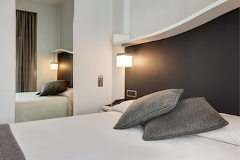 Standard Room, 1 Double Bed, Smoking (Small Room;Bed is French Bed)