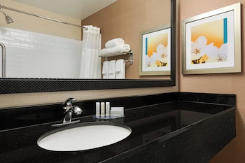 Room, 1 King Bed, Hearing Accessible (Accessible Bathtub)
