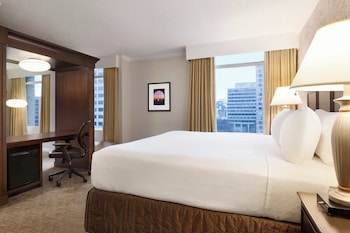 Junior Suite, 1 King Bed, Accessible Bathtub (Communications Accessible)