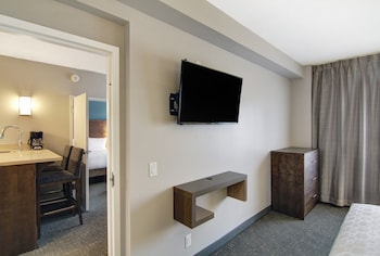 Suite, 2 Bedrooms, Kitchen