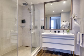 Junior Suite (The Level)