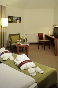 Privilege, Room, 1 Queen Bed