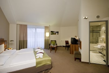 Privilege, Room, 1 Queen Bed