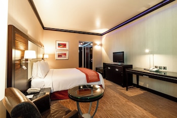 Standard Room, 1 King Bed, Pool View