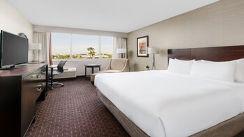 Junior Suite, 1 Queen Bed, Roll-in Shower (Mobility, Roll Shwr)