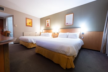 Standard Room, 2 Double Beds, City View (High Floor)